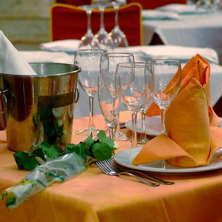 Hotel Reina Victoria Hellín Екстериор снимка