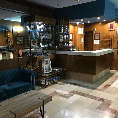 Hotel Reina Victoria Hellín Екстериор снимка