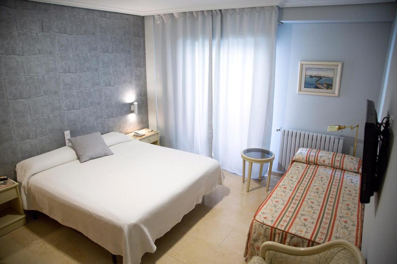 Hotel Reina Victoria Hellín Екстериор снимка