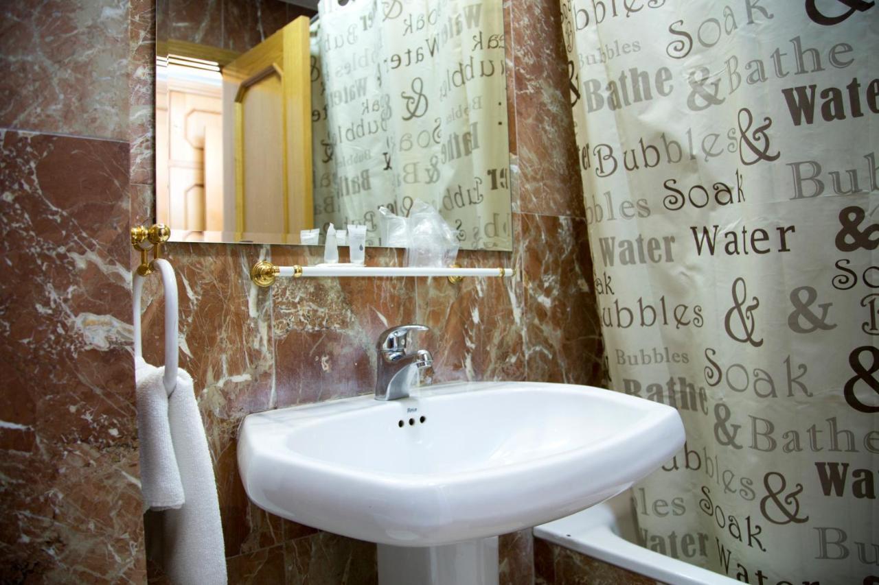 Hotel Reina Victoria Hellín Екстериор снимка