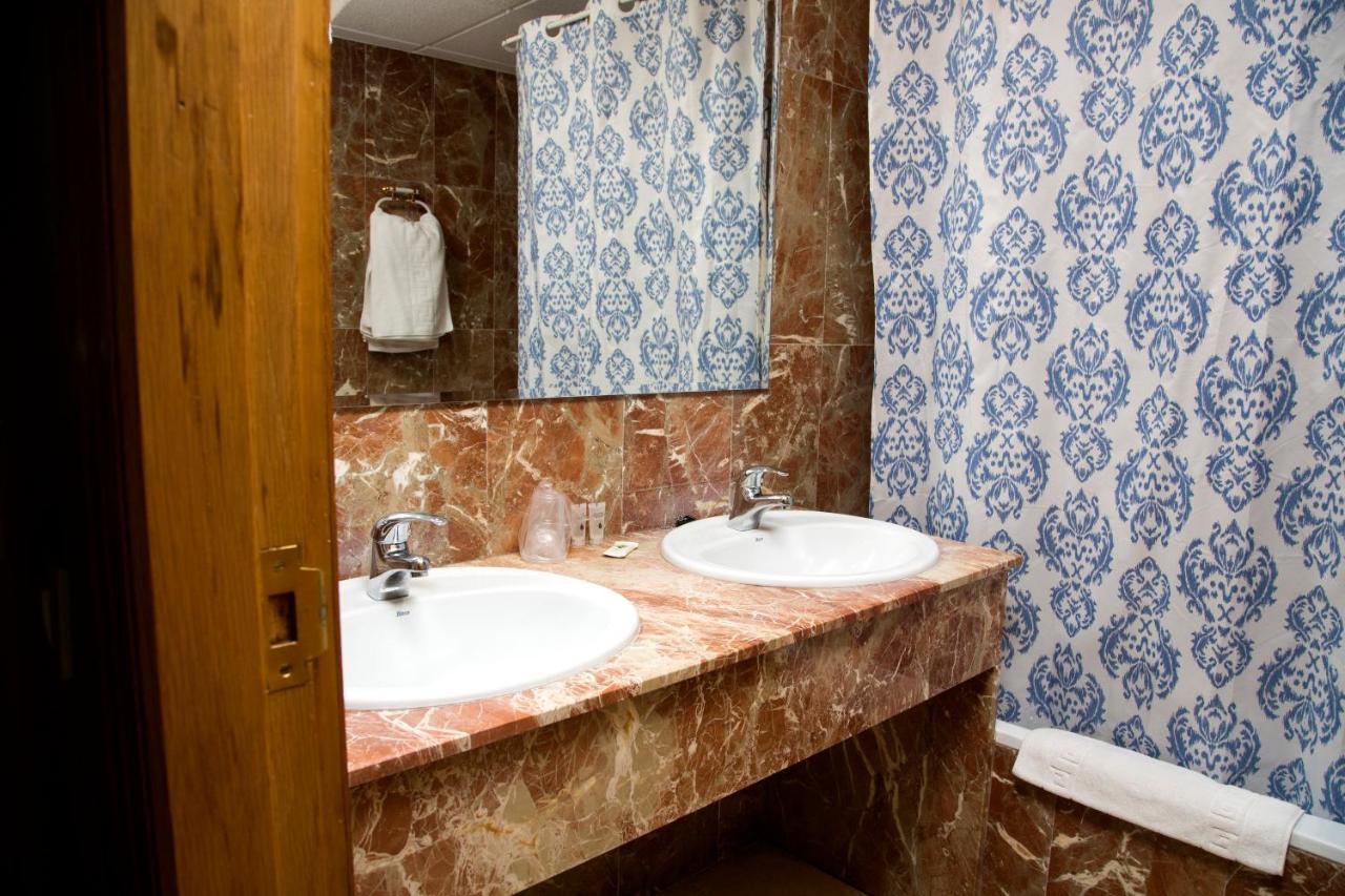 Hotel Reina Victoria Hellín Екстериор снимка