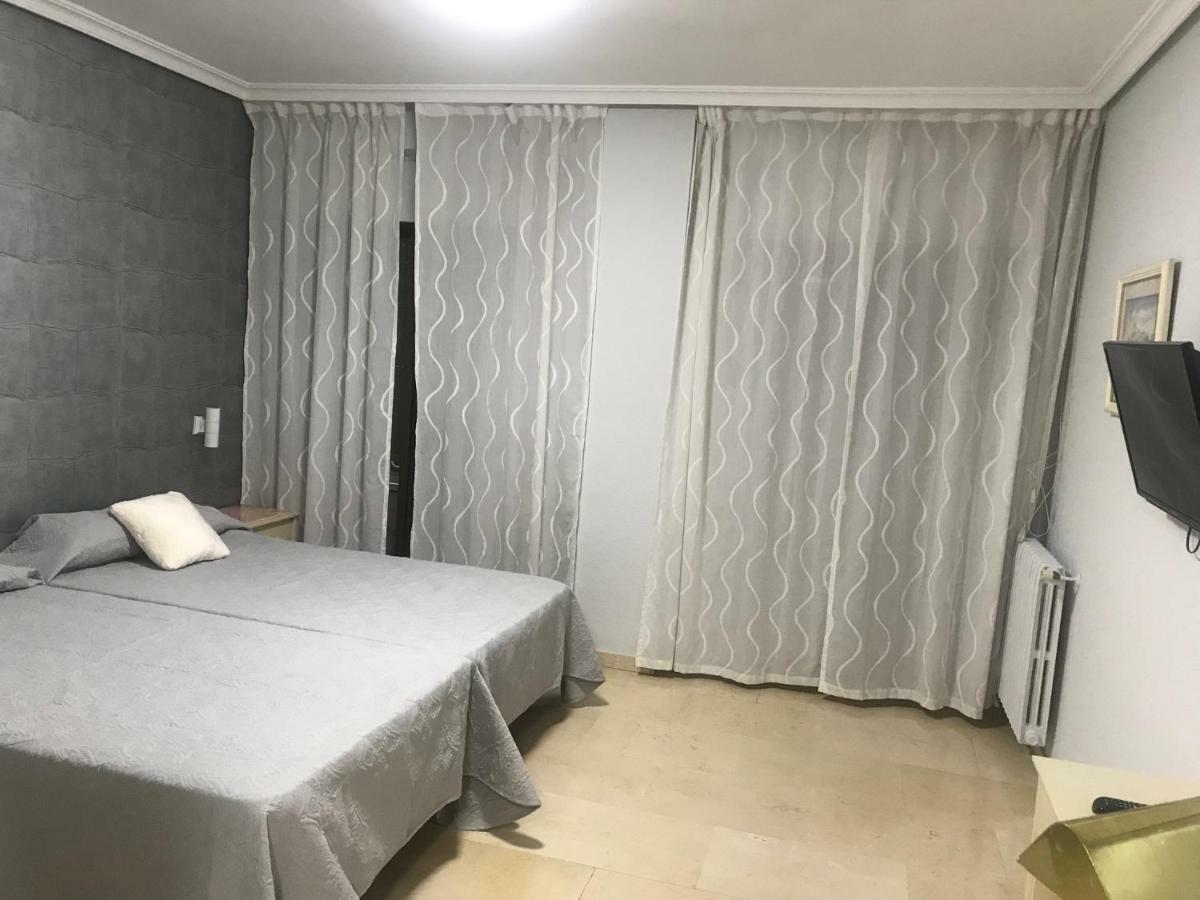 Hotel Reina Victoria Hellín Екстериор снимка