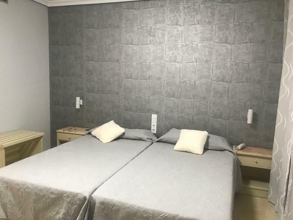 Hotel Reina Victoria Hellín Екстериор снимка