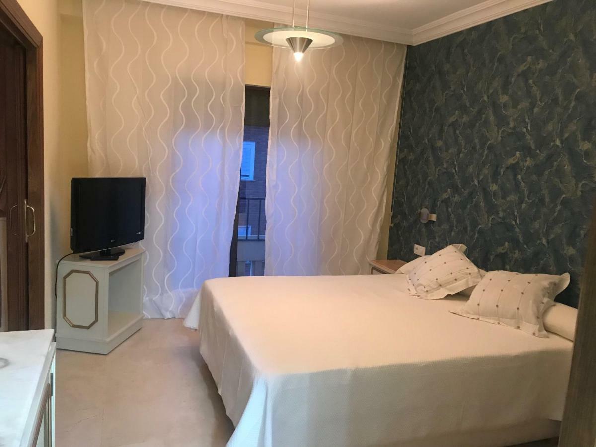 Hotel Reina Victoria Hellín Екстериор снимка