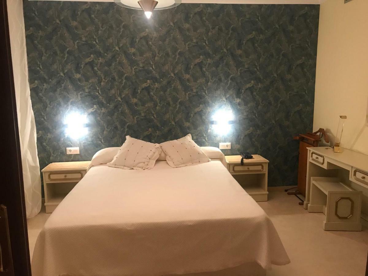 Hotel Reina Victoria Hellín Екстериор снимка