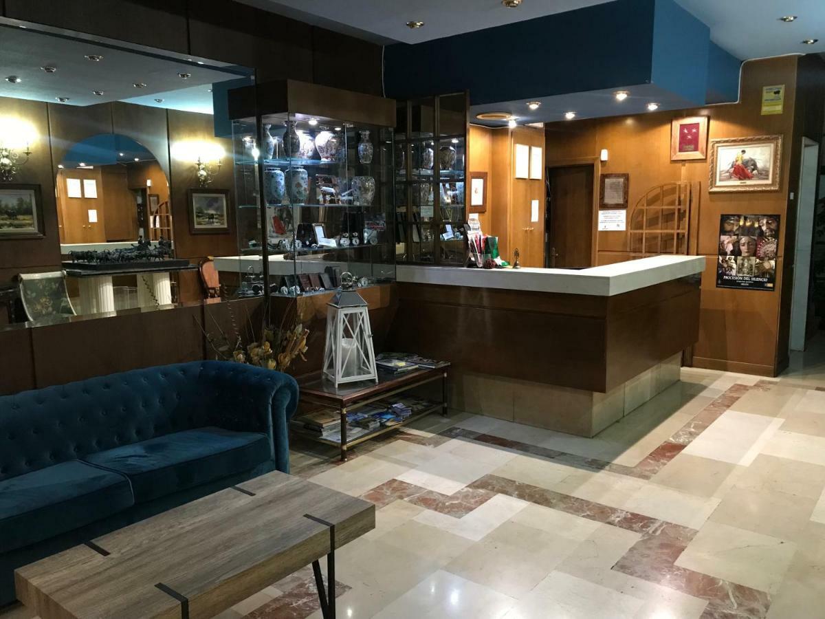 Hotel Reina Victoria Hellín Екстериор снимка